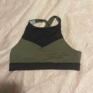 High neck sports bra